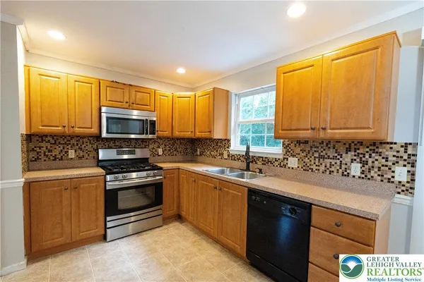 $2,800 | 127 Highlands Circle, Easton, PA 18042