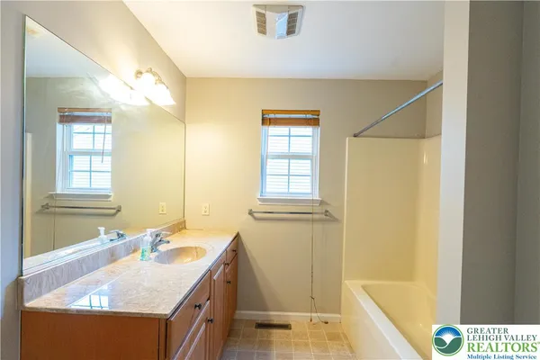 $2,800 | 127 Highlands Circle, Easton, PA 18042