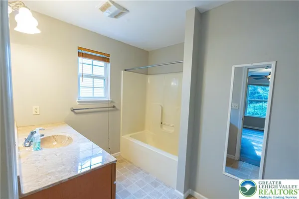 $2,800 | 127 Highlands Circle, Easton, PA 18042