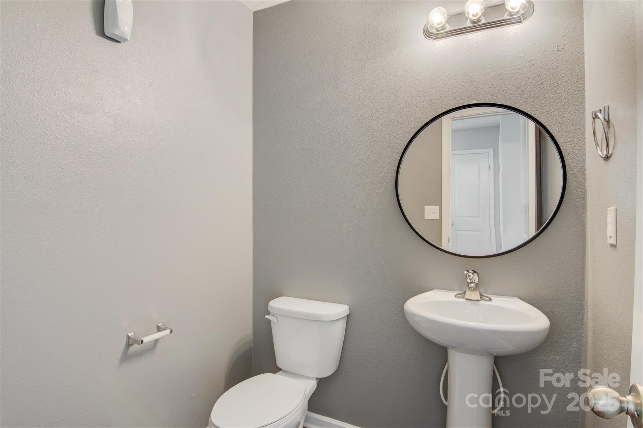 5311 Oakdale Ridge Road Charlotte, NC 28216 - Photo 16 of 35 a bathroom with a toilet a sink and a mirror