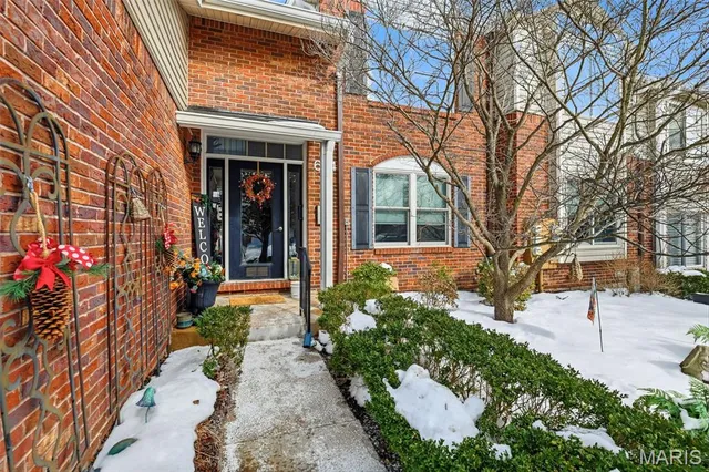 $240,000 | 604 Pine Ridge Trails Court, Unit 202, Ballwin, MO 63021