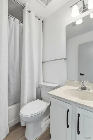 $240,000 | 604 Pine Ridge Trails Court, Unit 202, Ballwin, MO 63021