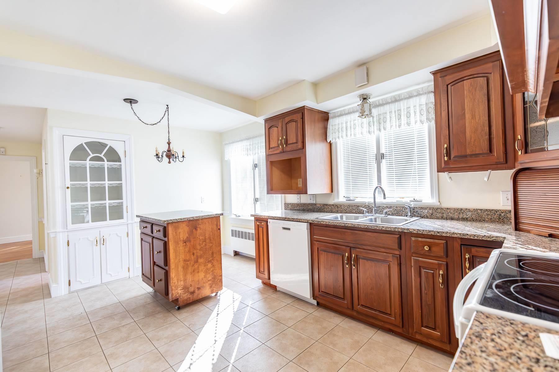 962 Montgomery Street Manchester, NH 03102 - Photo 14 of 51