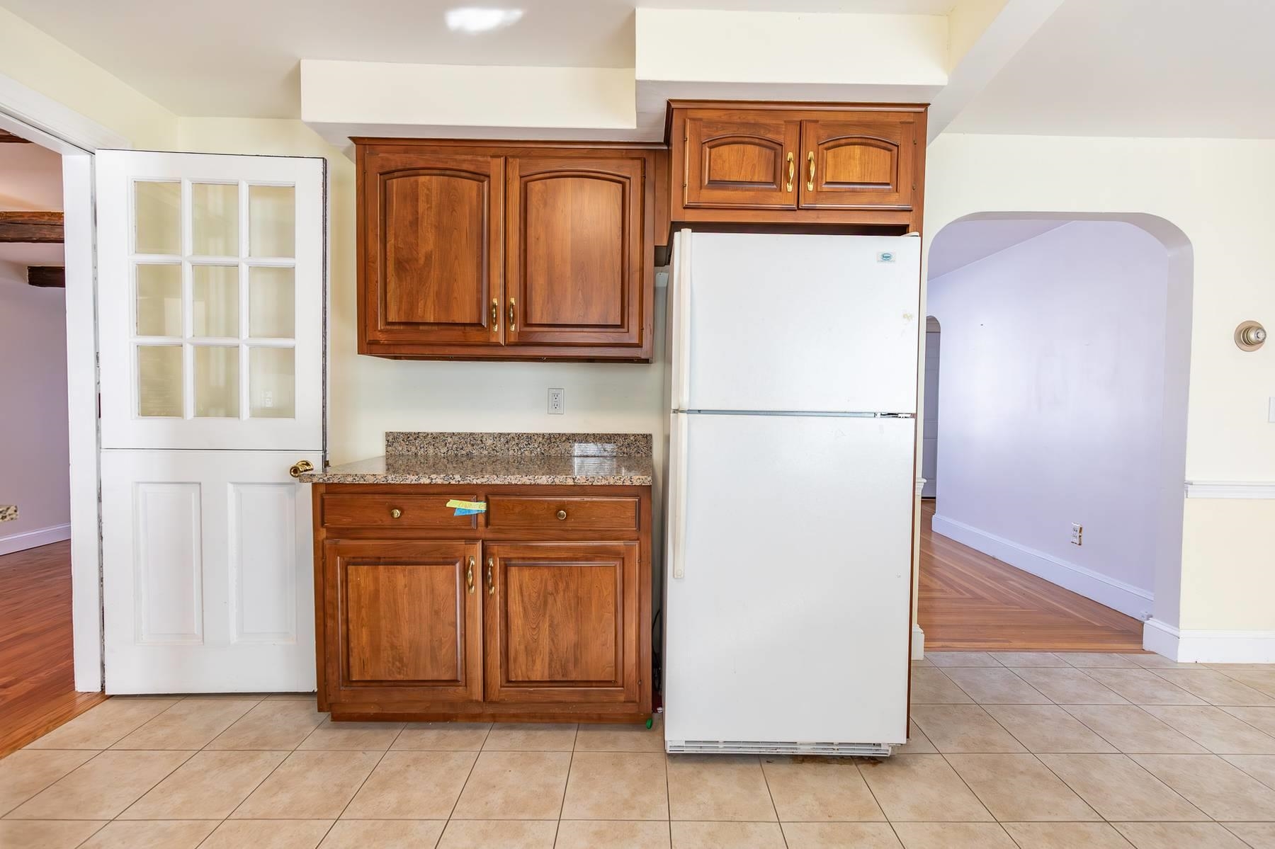 962 Montgomery Street Manchester, NH 03102 - Photo 16 of 51