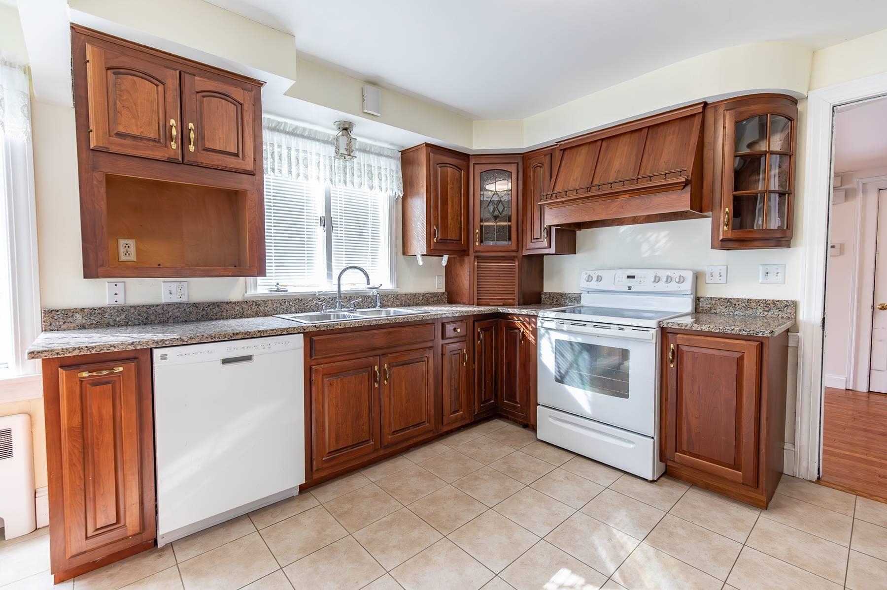 962 Montgomery Street Manchester, NH 03102 - Photo 19 of 51