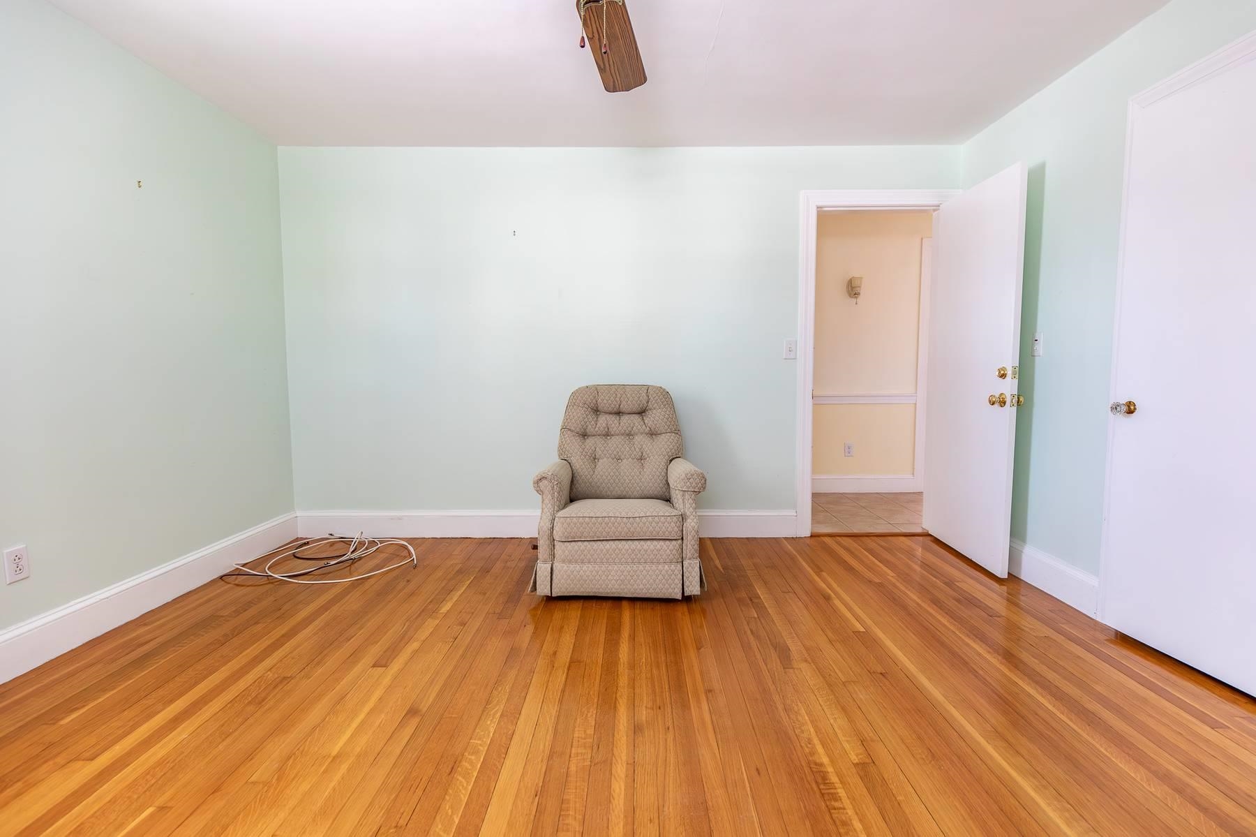 962 Montgomery Street Manchester, NH 03102 - Photo 28 of 51