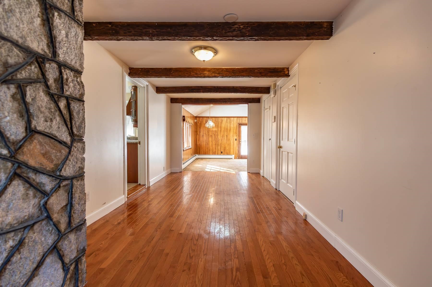 962 Montgomery Street Manchester, NH 03102 - Photo 3 of 51