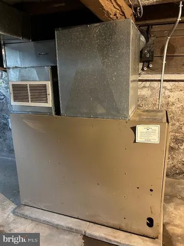 a view of a outdoor space of the house