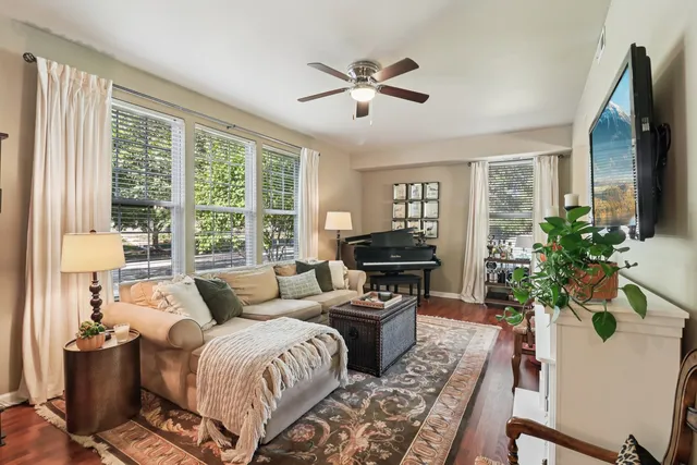 $265,000 | 545 Metropolitan Street, Aurora, IL 60502