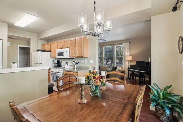 $265,000 | 545 Metropolitan Street, Aurora, IL 60502