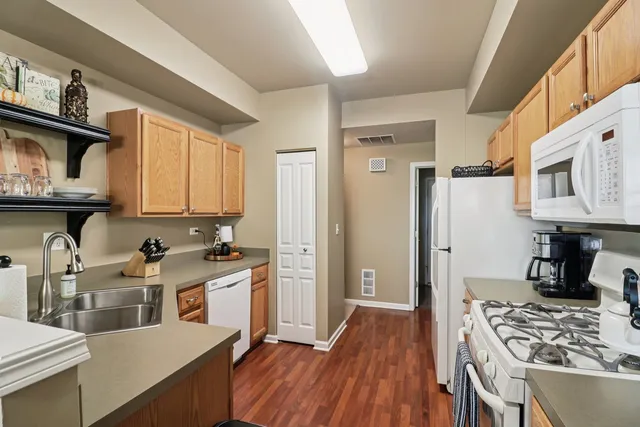 $265,000 | 545 Metropolitan Street, Aurora, IL 60502