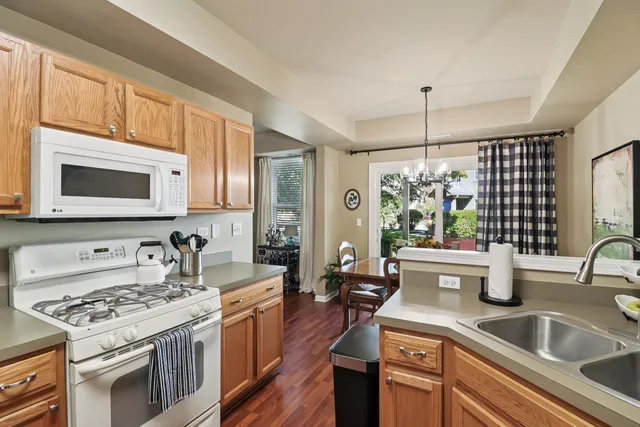 $265,000 | 545 Metropolitan Street, Aurora, IL 60502