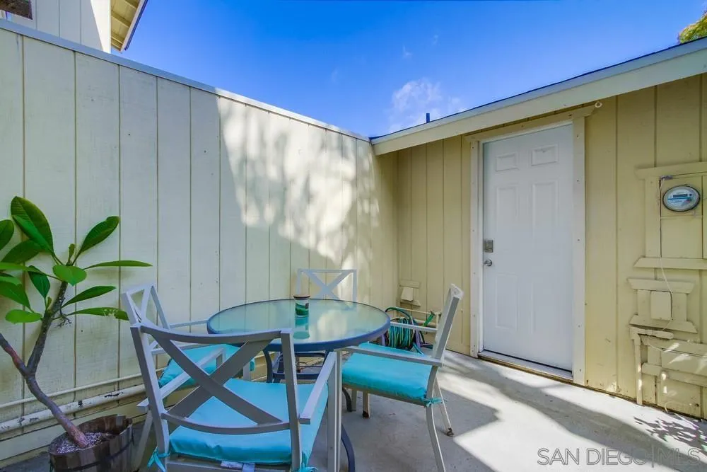 284 Gardendale Road Encinitas, CA 92024 - Photo 11 of 59