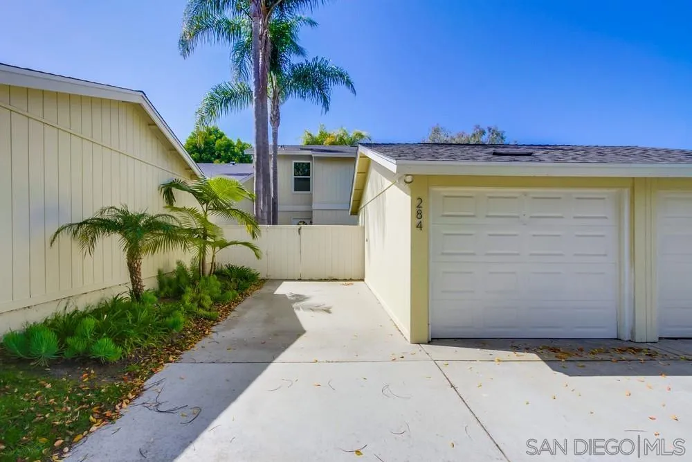 284 Gardendale Road Encinitas, CA 92024 - Photo 3 of 59 a view of a backyard