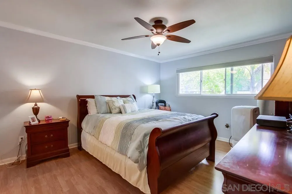 284 Gardendale Road Encinitas, CA 92024 - Photo 44 of 59 a bedroom with bed and window