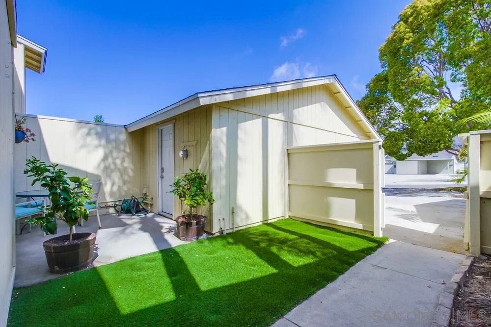 284 Gardendale Road Encinitas, CA 92024 - Photo 9 of 59 a front view of a house with a yard
