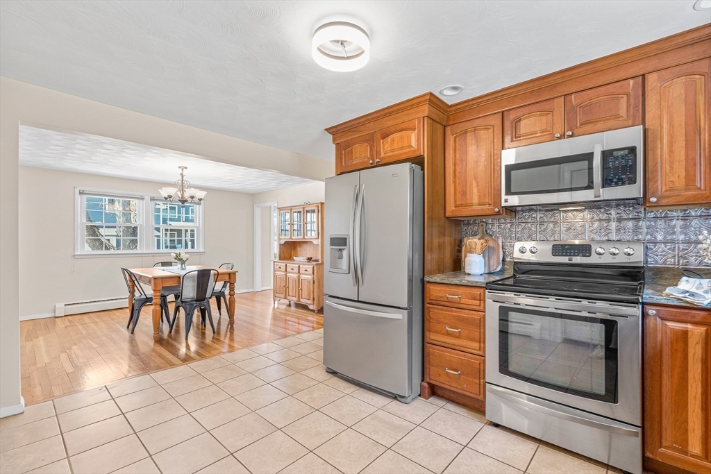 12 Cathy Road Burlington, MA 01803 - Photo 8 of 39 Gallery Image 8