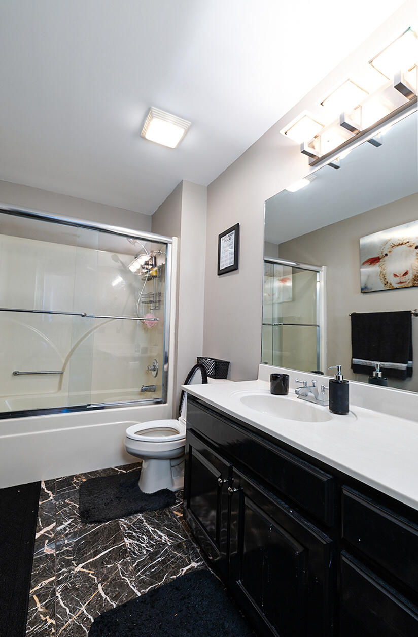 1295 Walston Street Dalton, GA 30720 - Photo 26 of 39 Upstairs Guest BR1