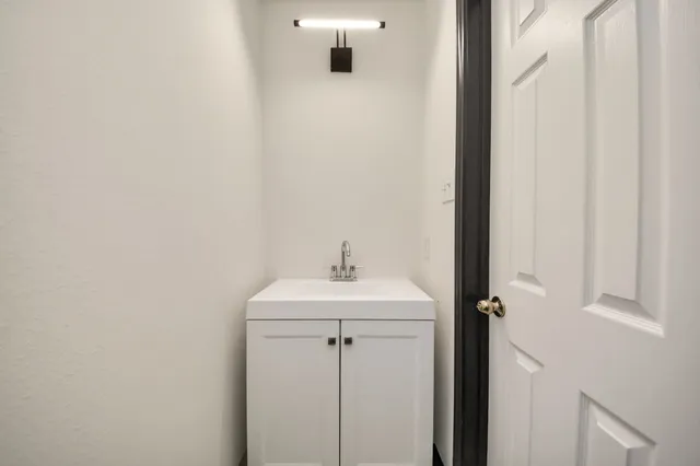 $3,000 | 5810 Windy Knoll Lane, Rosharon, TX 77583