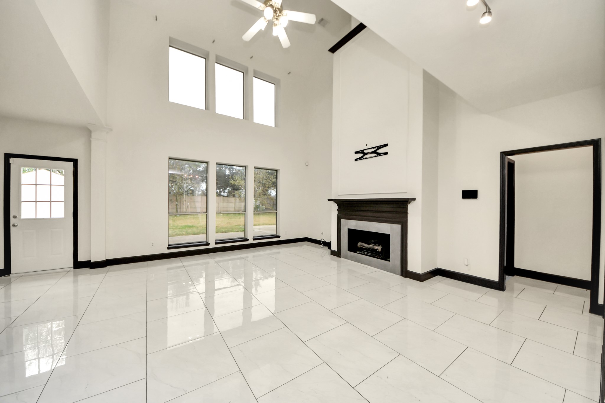 5810 Windy Knoll Lane Rosharon, TX 77583 - Photo 4 of 45