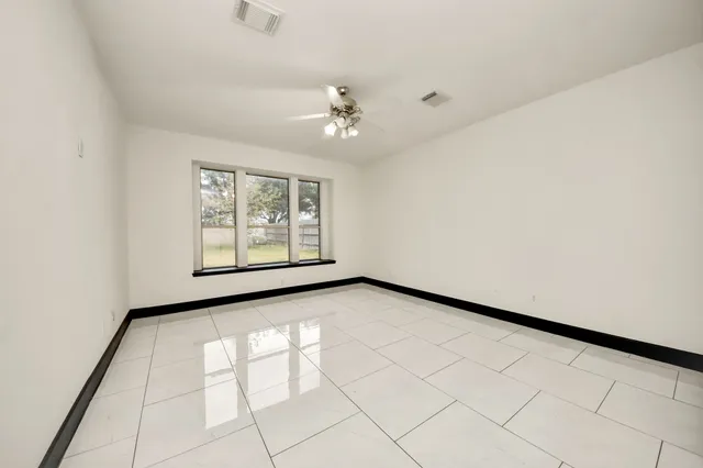 $3,000 | 5810 Windy Knoll Lane, Rosharon, TX 77583