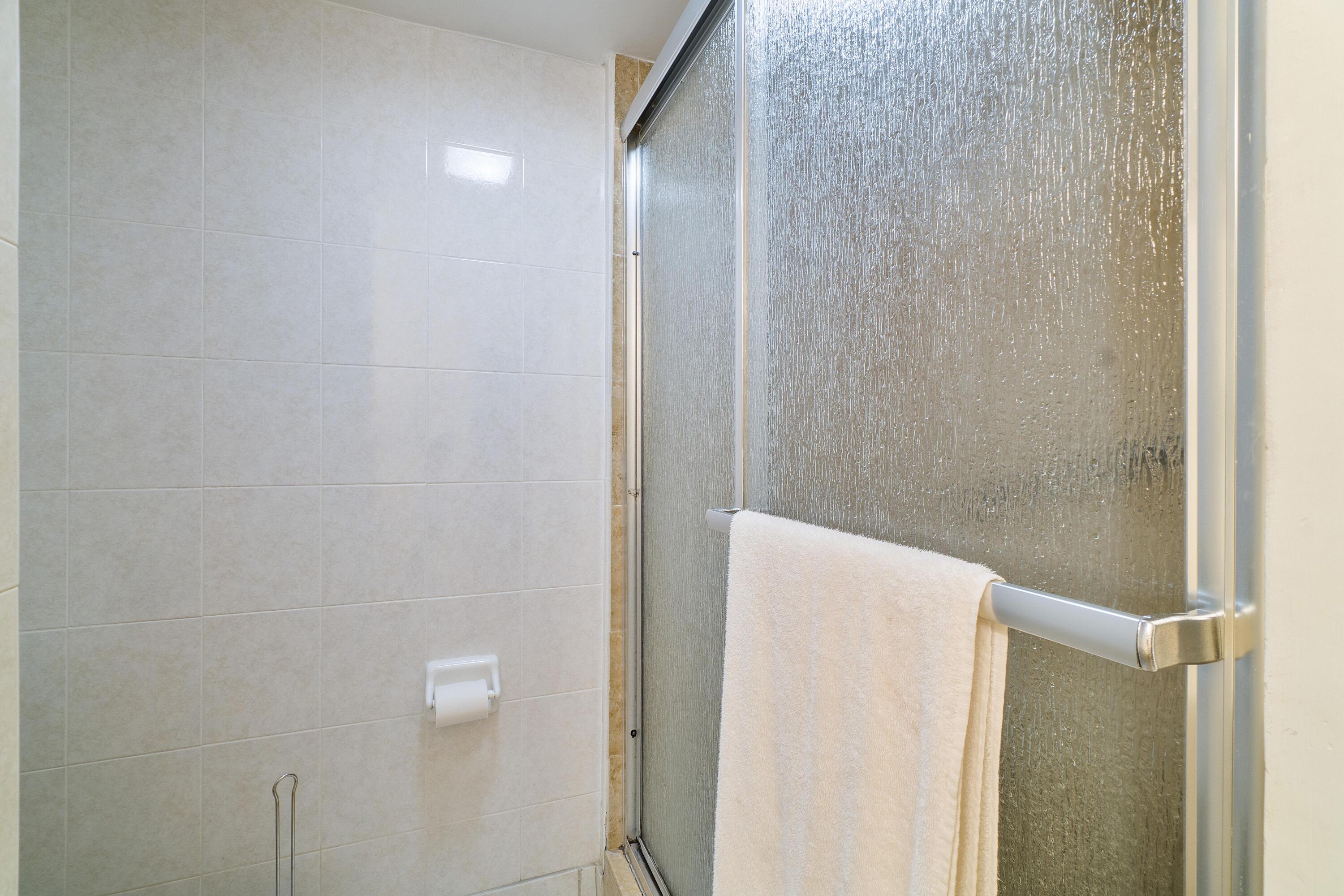 951 De Soto Road, Unit 135 Boca Raton, FL 33432 - Photo 13 of 36 Primary Bath