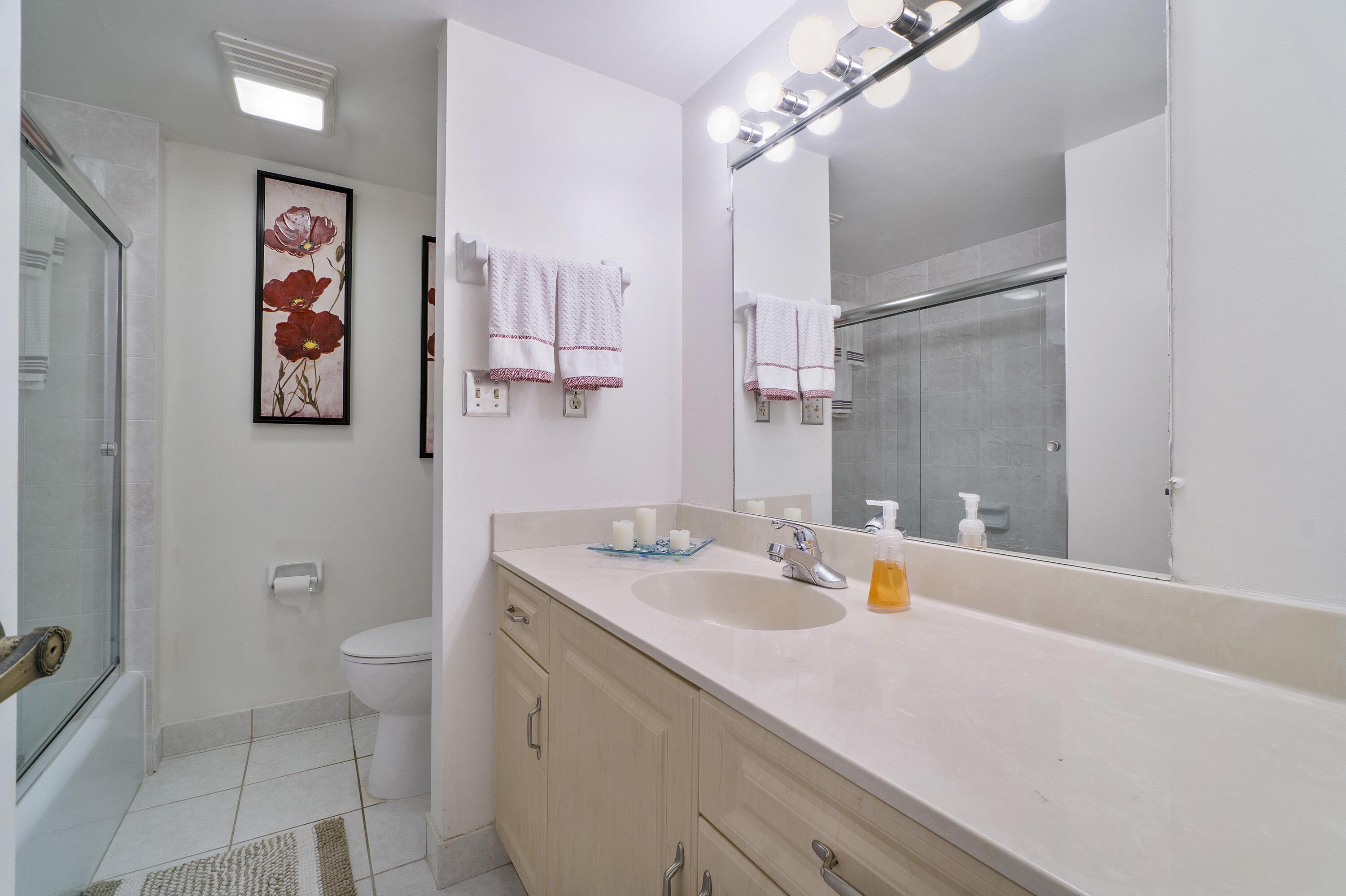 951 De Soto Road, Unit 135 Boca Raton, FL 33432 - Photo 15 of 36 Guest Bath