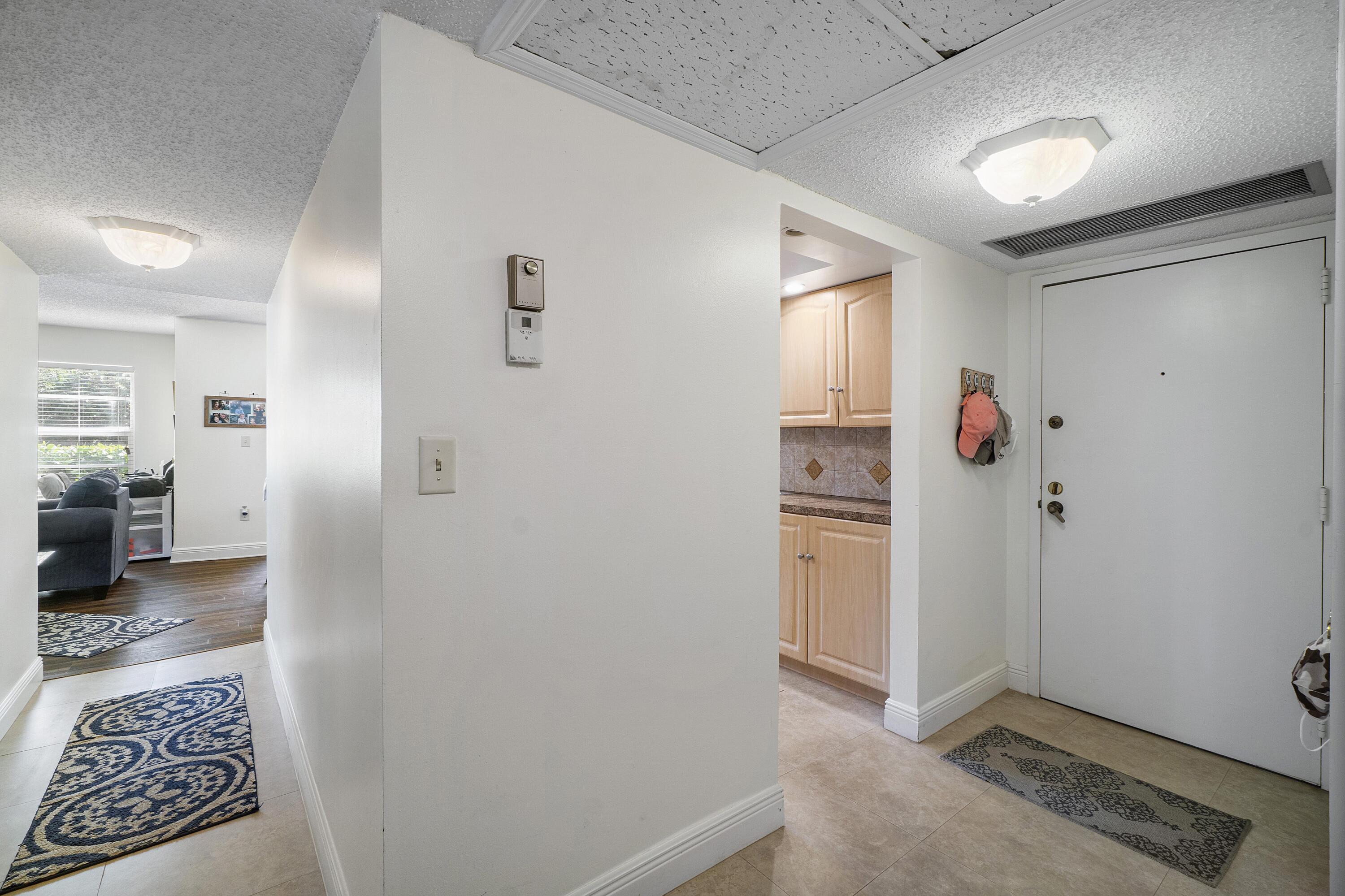951 De Soto Road, Unit 135 Boca Raton, FL 33432 - Photo 17 of 36 Foyer Entrance