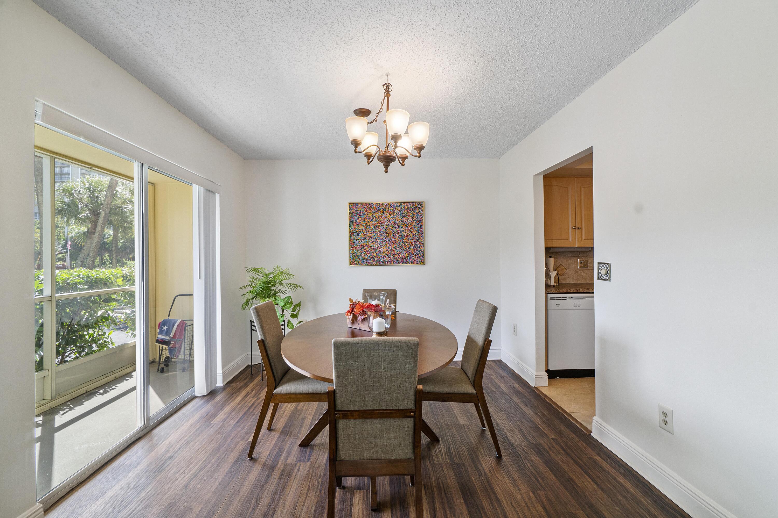 951 De Soto Road, Unit 135 Boca Raton, FL 33432 - Photo 5 of 36 Dining Area