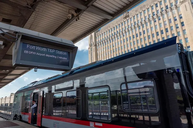 a view of a parking area