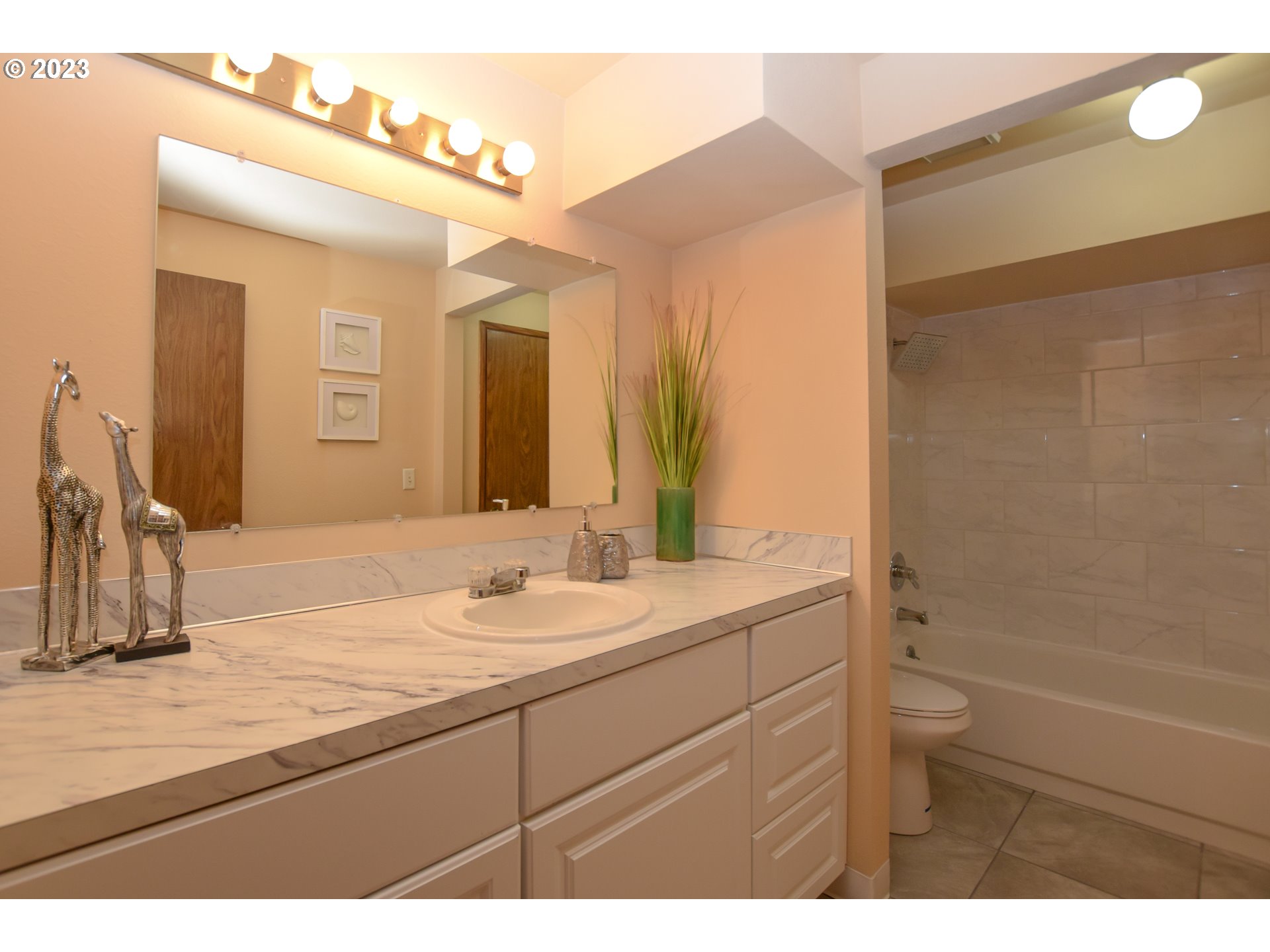15065 Southwest Davis Road Beaverton, OR 97007 - Photo 14 of 20 Gallery Image 14