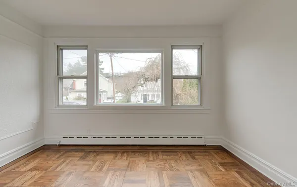 $3,300 | 23 Park Avenue, Oyster Bay, NY 11771