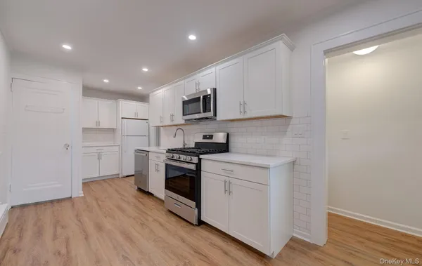 $3,300 | 23 Park Avenue, Oyster Bay, NY 11771