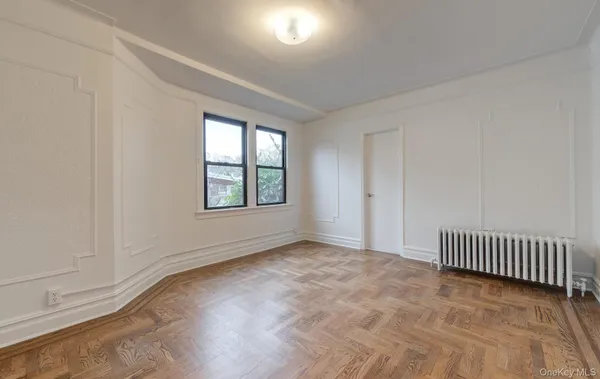 $3,300 | 23 Park Avenue, Oyster Bay, NY 11771