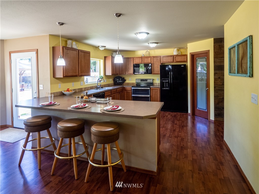 411 Raintree Loop Southeast Rainier, WA 98576 - Photo 4 of 23 Gallery Image 4