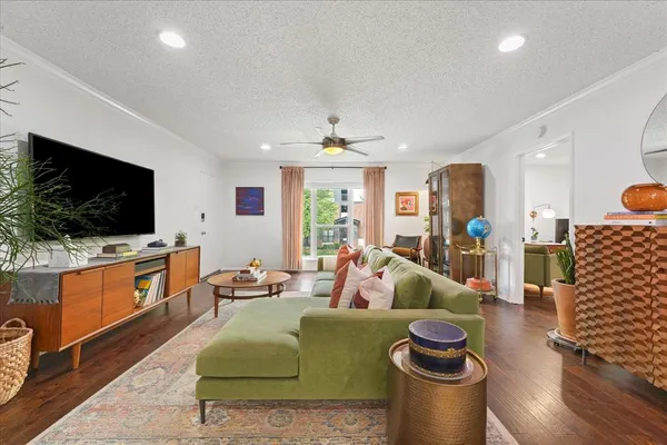 $2,500 | 4820 Amesbury Drive, Unit 230, Dallas, TX 75206