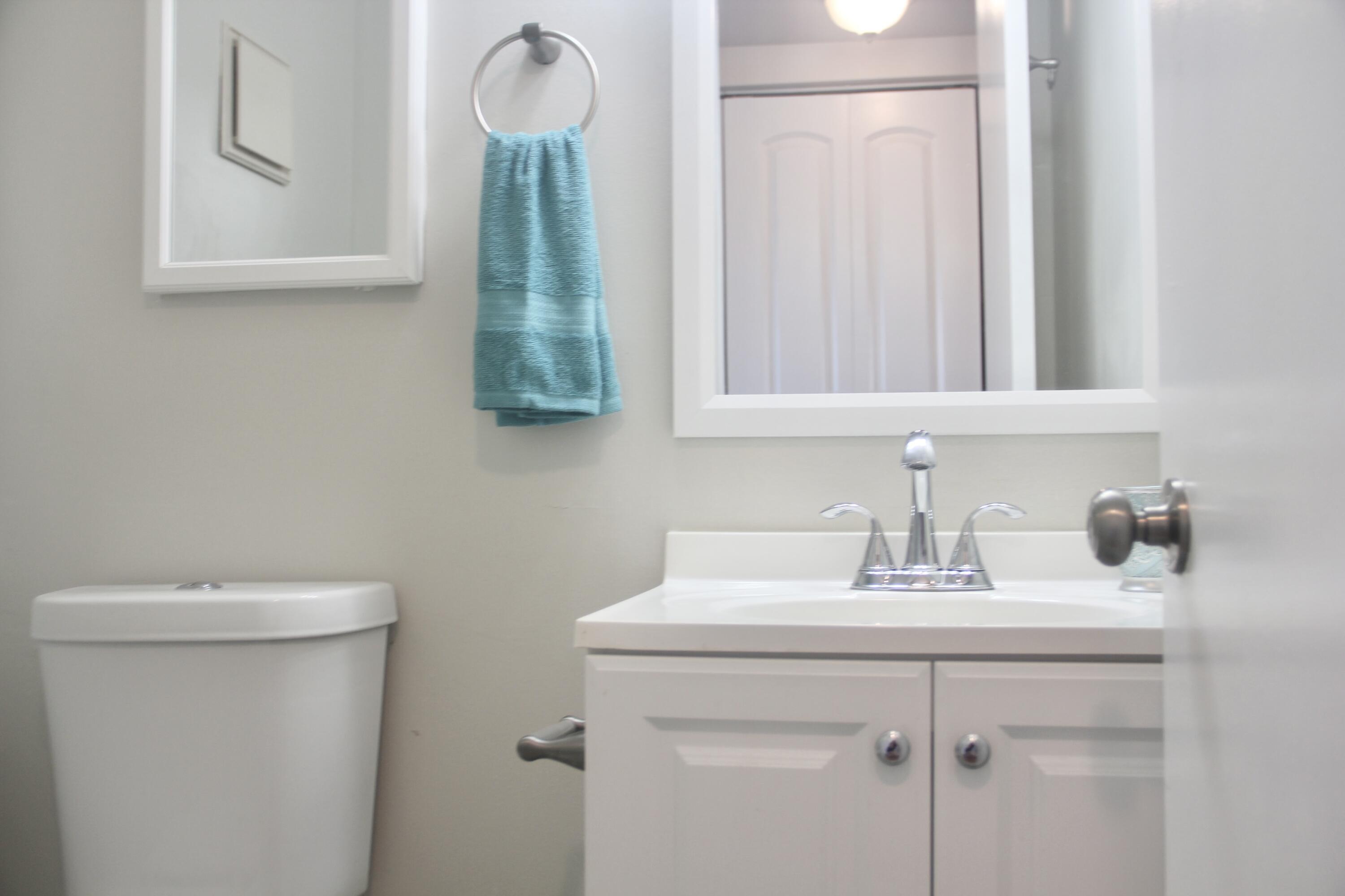 454 Fanshaw K Boca Raton, FL 33434 - Photo 8 of 30 Guest Half Bath