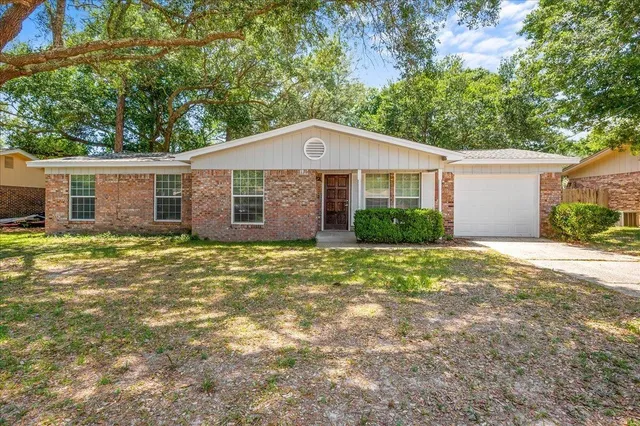 $2,100 | 107 Alan A Dale Drive, Niceville, FL 32578
