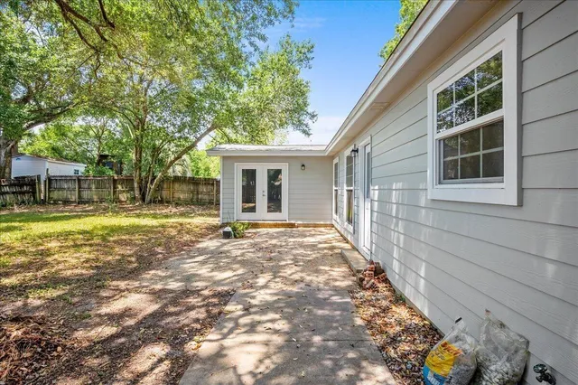 a view of a house with a backyard