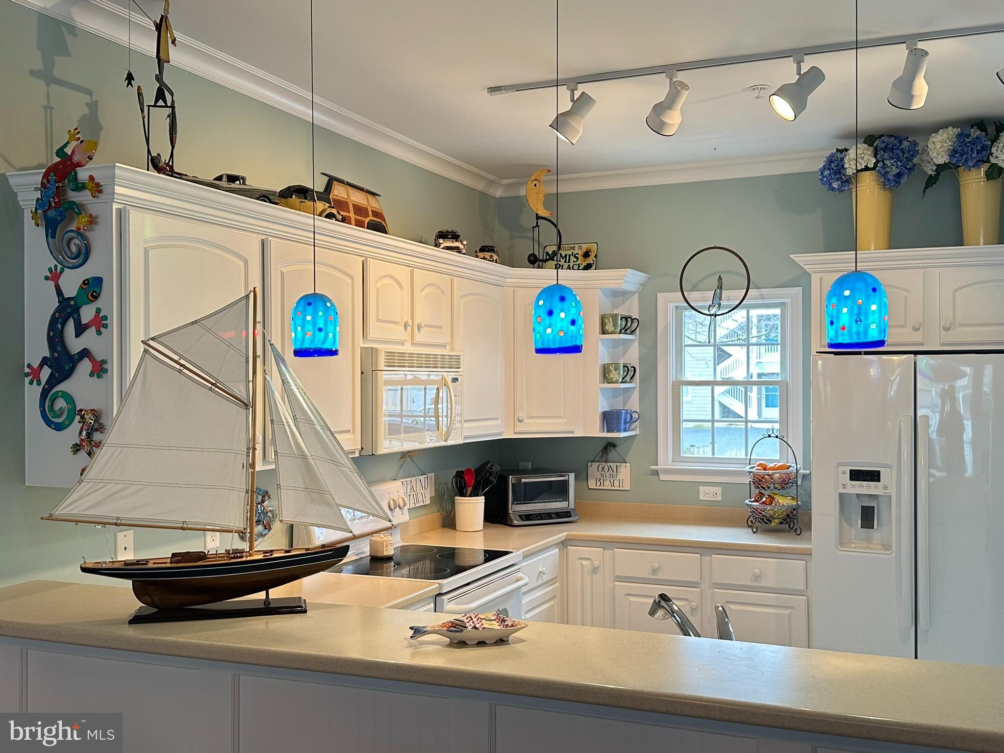712 Mooring Road Ocean City, MD 21842 - Photo 2 of 60 a kitchen with refrigerator and window