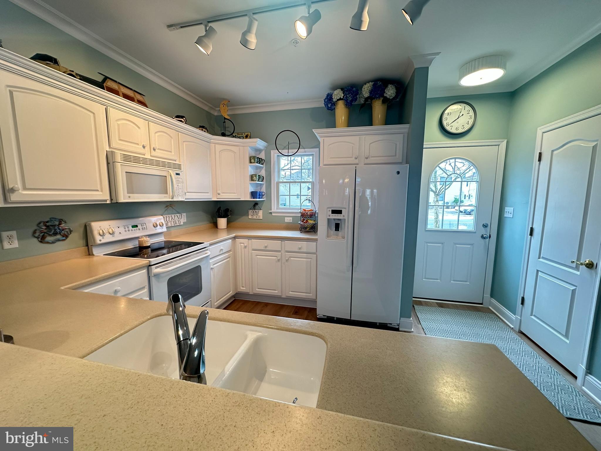 712 Mooring Road Ocean City, MD 21842 - Photo 5 of 60 a kitchen with cabinets and window