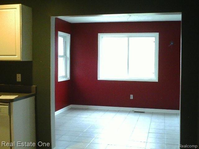 3125 North Nicholson Road Fowlerville, MI 48836 - Photo 9 of 14 3125 N Nicholson Dining Room