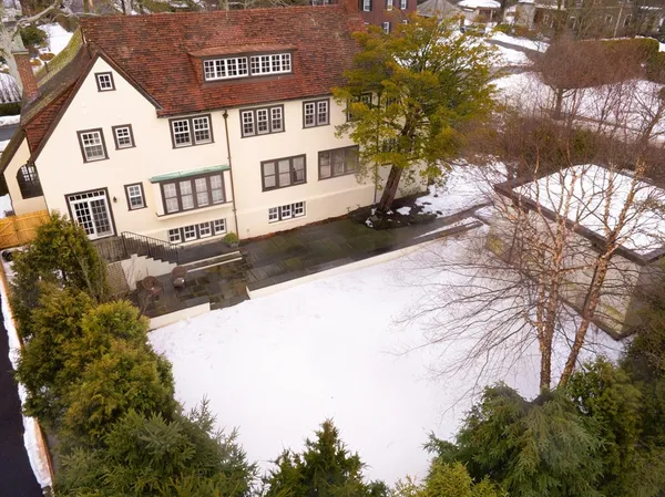 a view of a large white building