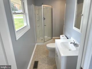 1207 Outer Drive Hagerstown, MD 21742 - Photo 27 of 42 Spacious master bath