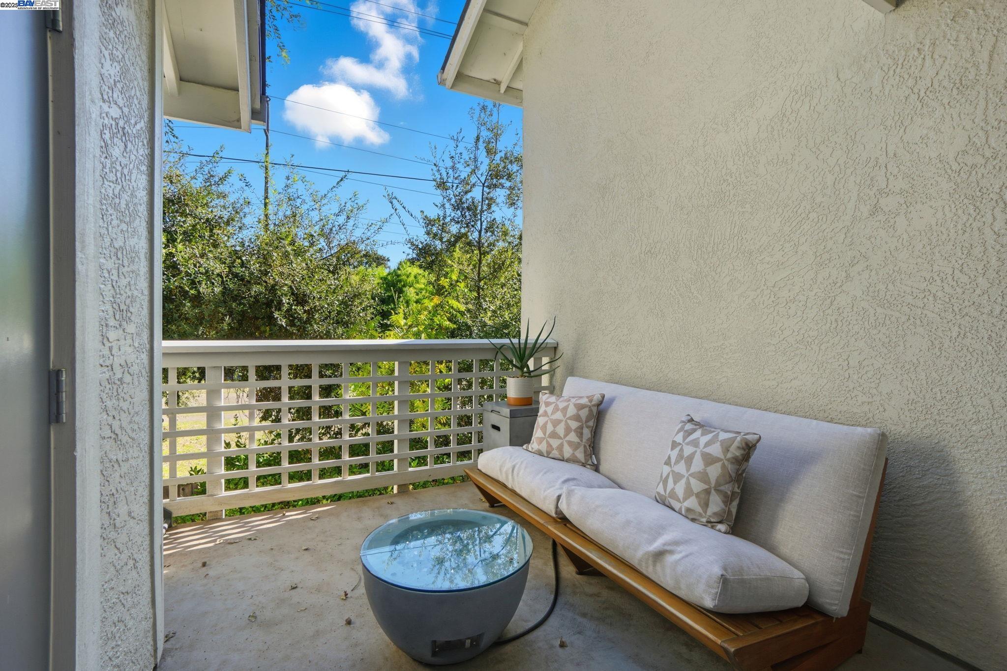 2586 Oak Road, Unit 229 Walnut Creek, CA 94597 - Photo 34 of 39 a living room with furniture and a potted plant
