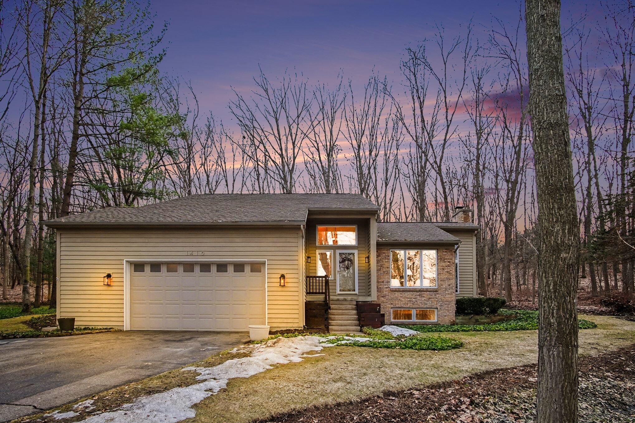 1410 Windy Ridge Southeast Ada, MI 49301 - Photo 2 of 41 001_file_6284