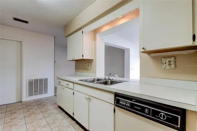 $320,000 | 835 Anchorage Lane, Palm Harbor, FL 34685