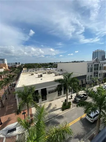 $4,500 | 1500 State Street, Unit 401, Sarasota, FL 34236
