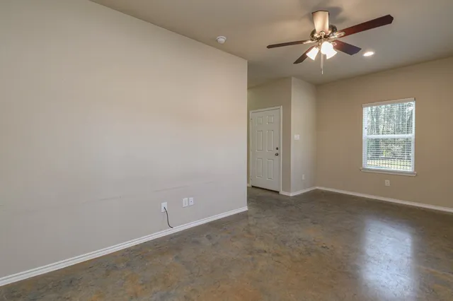 $1,550 | 20211 Hemlock Lane, Montgomery, TX 77356