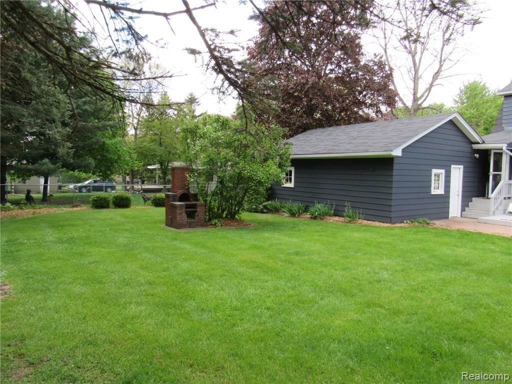 415 South Center Street Howell, MI 48843 - Photo 3 of 34 IMG_0107.JPG